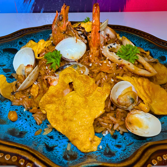 Pagas $10 y consumes $20 en comidas y bebidas en Ají Carajo