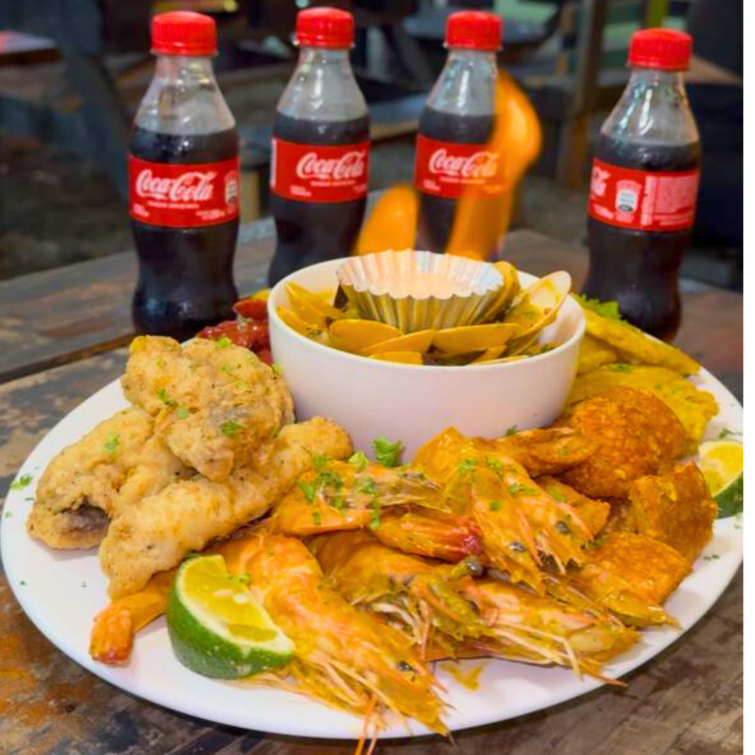Combo de Almejas al Ajillo + Camarones + Chicharrones + Chorizo + Deditos de Pescado + Patacones + 4 Sodas por $20 en Ají Chombo Pty