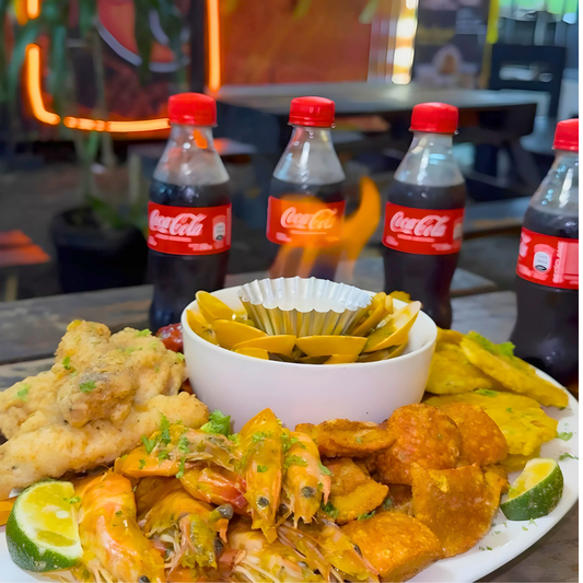 Combo de Almejas al Ajillo + Camarones + Chicharrones + Chorizo + Deditos de Pescado + Patacones + 4 Sodas por $20 en Ají Chombo Pty