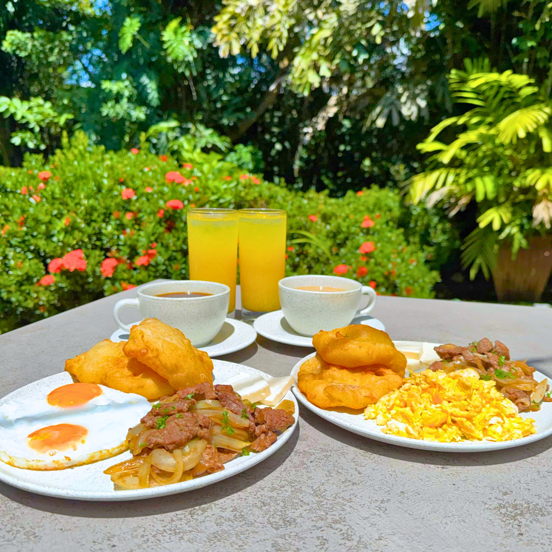 2 Desayunos Patrios + 2 Bebidas + 2 Cáfes por $15 en el Hotel Albrook Inn