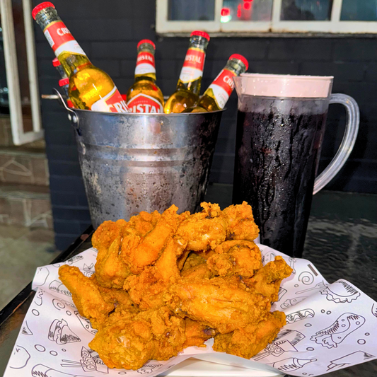 30 Alitas + 1 Cubetazo de Cerveza Nacional + ⁠1 jarra de Sangria por $20 en Amor al Fuego