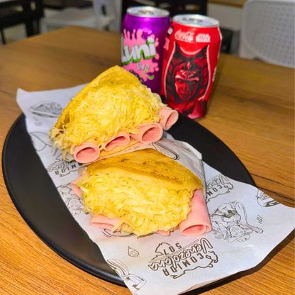2 Arepas Junior de Jamón de Pierna y Queso + 2 bebidas por $7.50 en Comida Venezolana 507