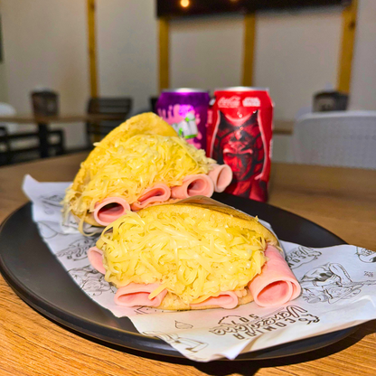 2 Arepas Junior de Jamón de Pierna y Queso + 2 bebidas por $7.50 en Comida Venezolana 507