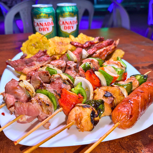 Parrillada de Pinchos Mixtos + Costillas de Puerco + 2 Bebidas por $10 en El Chuzo