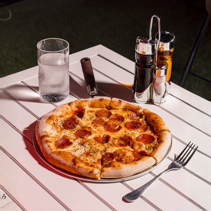 2 Pizzas Medianas + 1 Entrada de Bruschettas Pomodoro + 2 Bebidas por $15 en Esto es Pizza