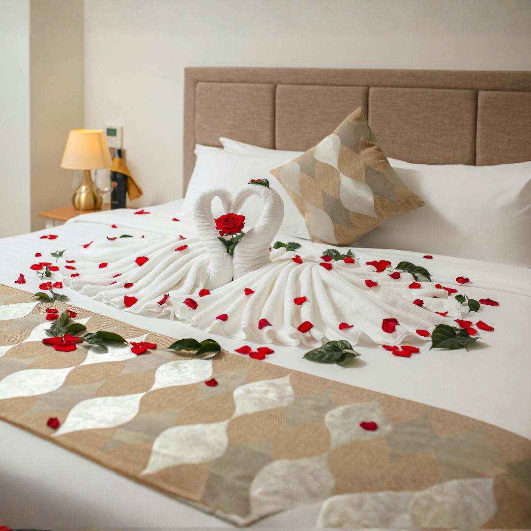 Escapada Romántica con Estadía en Suite + Cena con Botella de Vino y Tabla de Fríos + Desayuno para 2 Personas por $136 en Hotel Exe Oriental