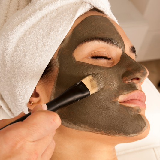 Facial Detox + Extracción + Fototerapia + Mascarilla por $15 en Spa Orymar Center