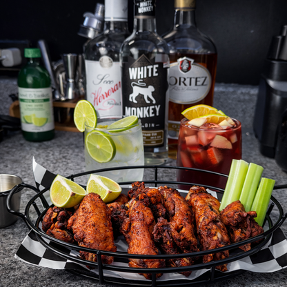 Open Bar de Gin y Sangría + 10 Alitas para 2 Personas por $12 en La Hincha Brava Sport Bar