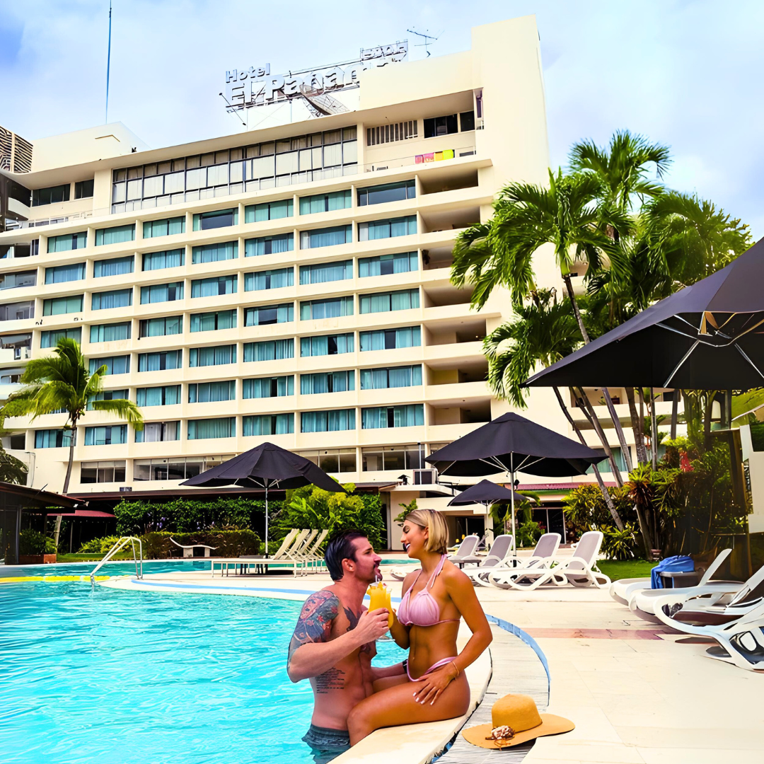 Pasadía para 2 Adultos y 2 Niños con Habitación + Combo Club Sándwich por $79 en Hotel El Panamá