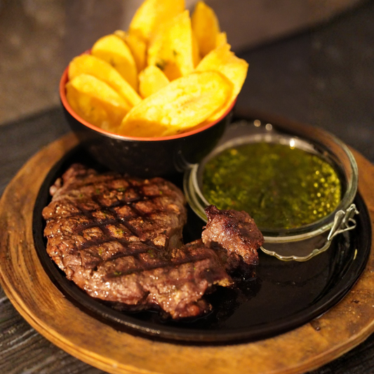 2 Cortes de Carne A Elegir + Botella de Vino o Cubetazo de Coors Light por solo $30 en La Fábrica