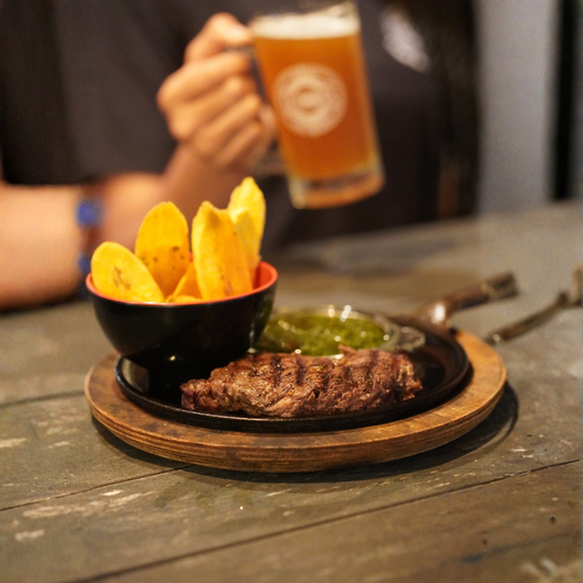 2 Cortes de Carne A Elegir + Botella de Vino o Cubetazo de Coors Light por solo $30 en La Fábrica