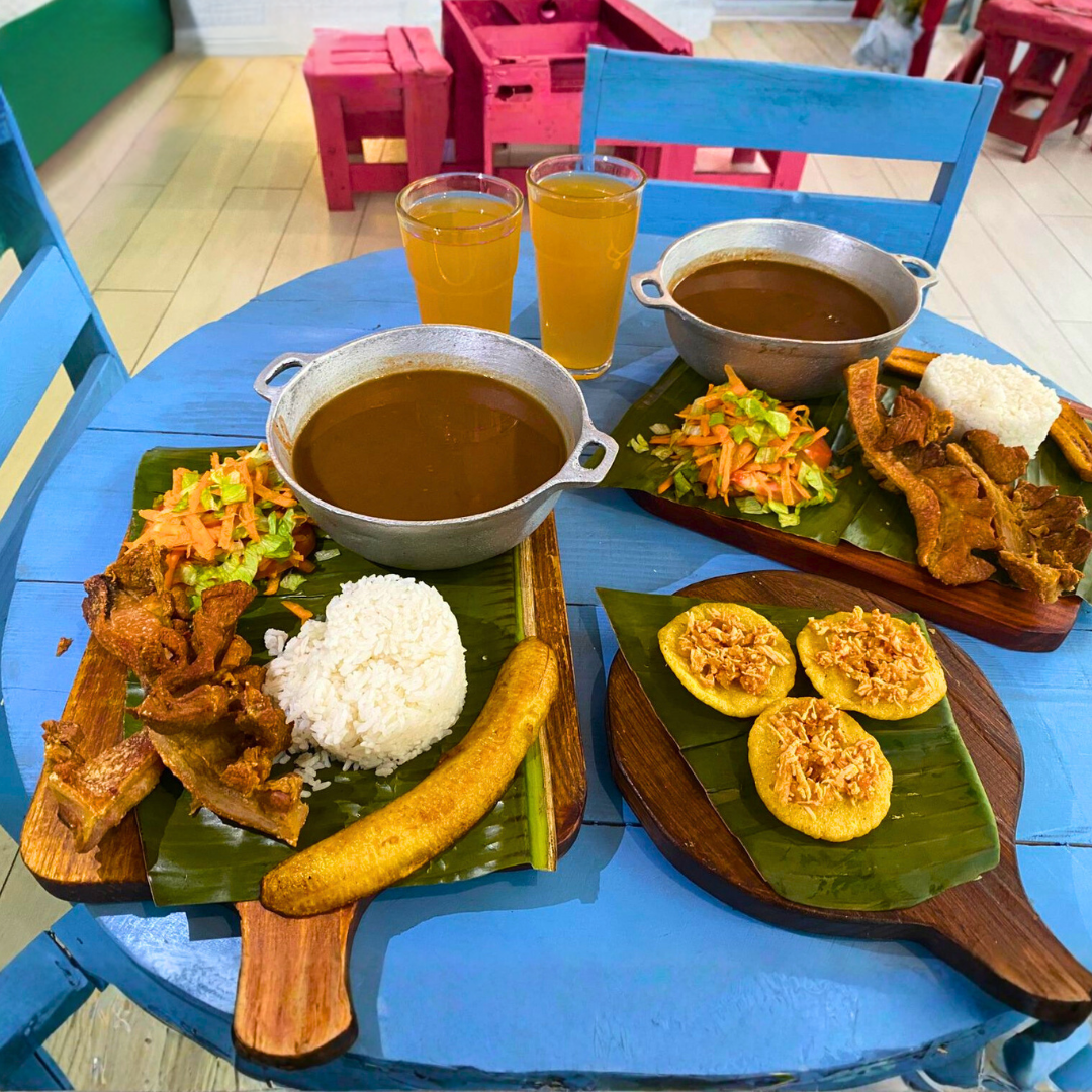 2 Platos Fuertes Montañeros + Entrada + 2 Bebidas por solo $12 en Locombia
