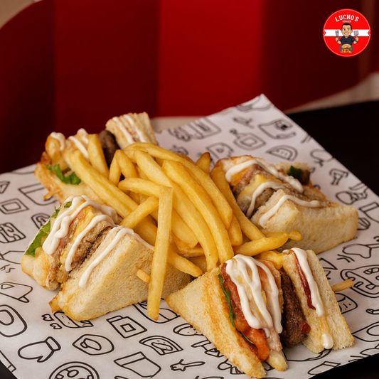 2 Club Burger Sandwich con Papas + 2 Bebidas por $14 en Lucho's Burger
