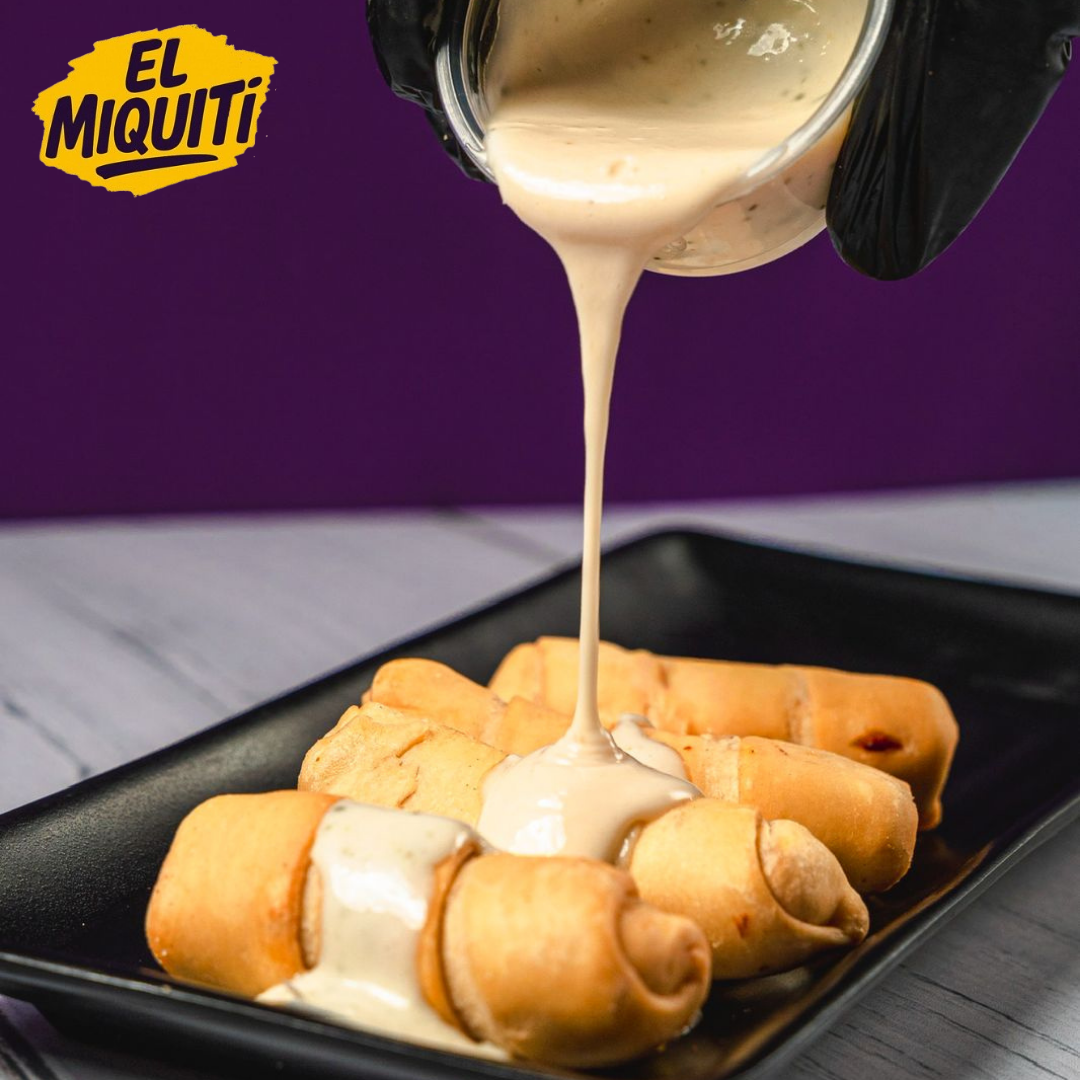 2 pepitos de pollo + 1 Salchipapa + 4 tequeños + 4 Bebidas por $15 en El Miquiti