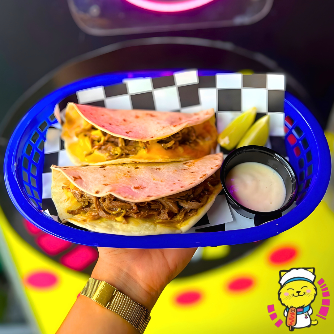 2 Quesadillas + 1  Orden de Alitas con Papas +4 Oreos Bites + 2 Bebidas por $12 en Nekko Truck