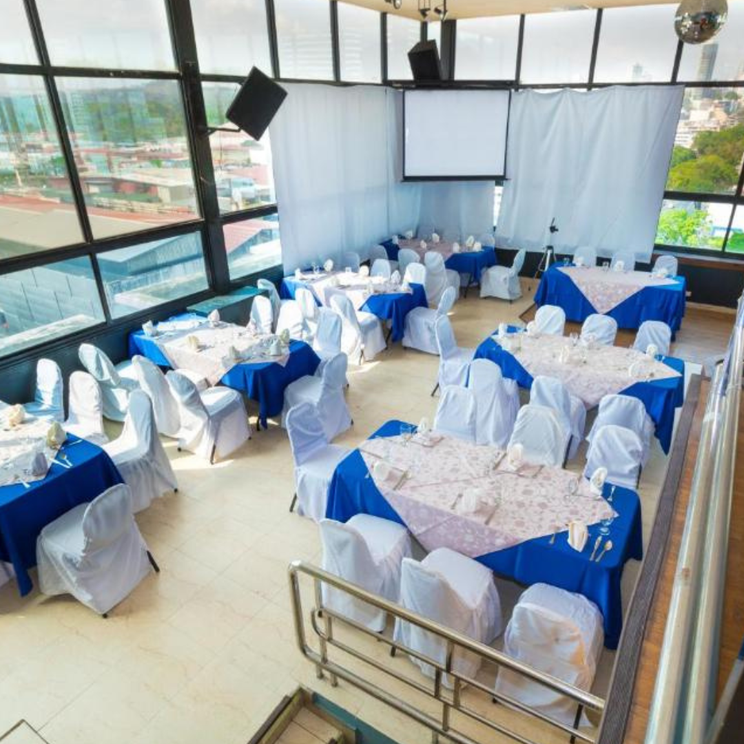 ¡Cena de Año Nuevo + Pasadía por $35 en Hotel Soloy!