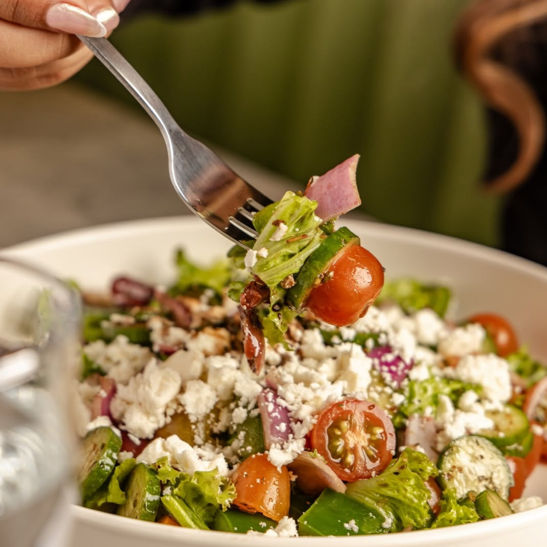 Combo Especial: 3 Platos fuertes a Elegir + 3 Postres + 3 Bebidas por solo $30 en Valenti's