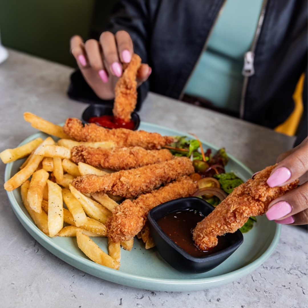 Combo Especial: 3 Platos fuertes a Elegir + 3 Postres + 3 Bebidas por solo $30 en Valenti's