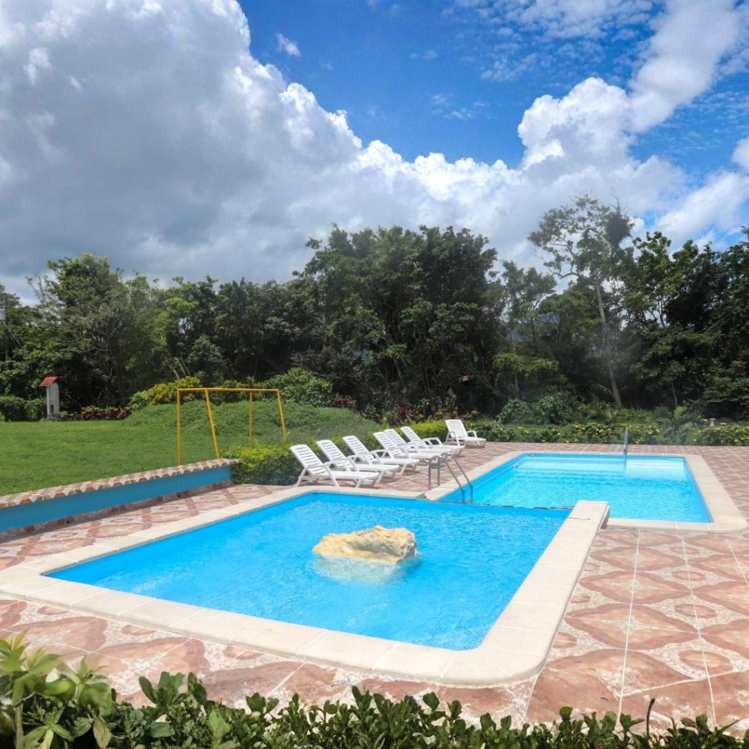 Estadía de 1 noche para 2, 3 o 4 personas + Desayuno incluido desde $73 en el Hotel Valle Verde